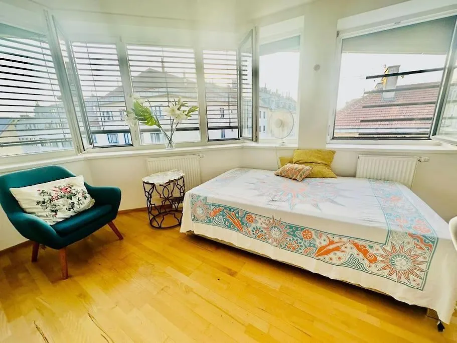 Charming Flat On Top Floor With Great View Apartment Vienna
