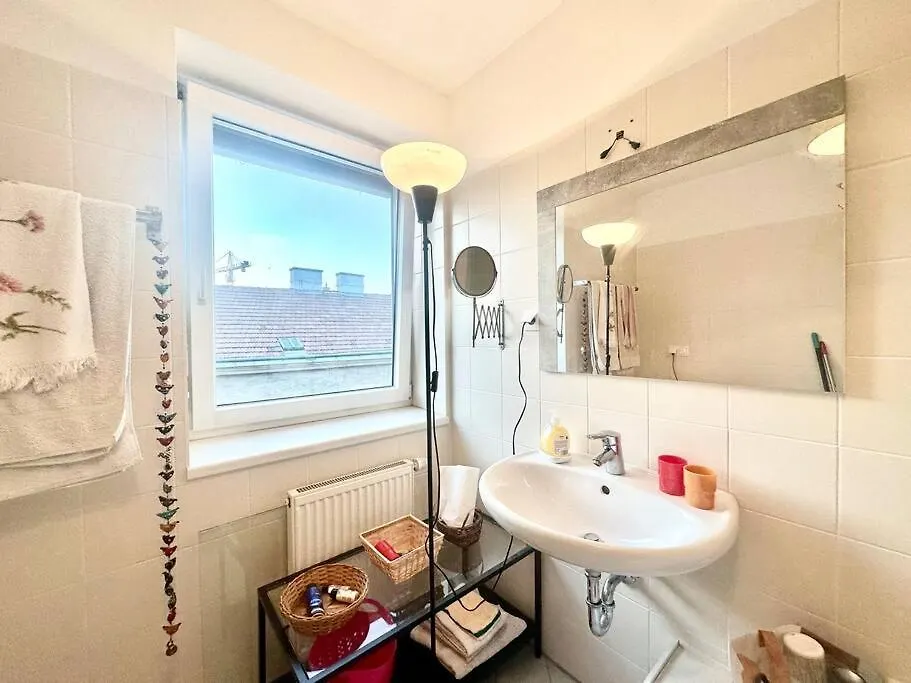 Appartamento Charming Flat On Top Floor With Great View Vienna